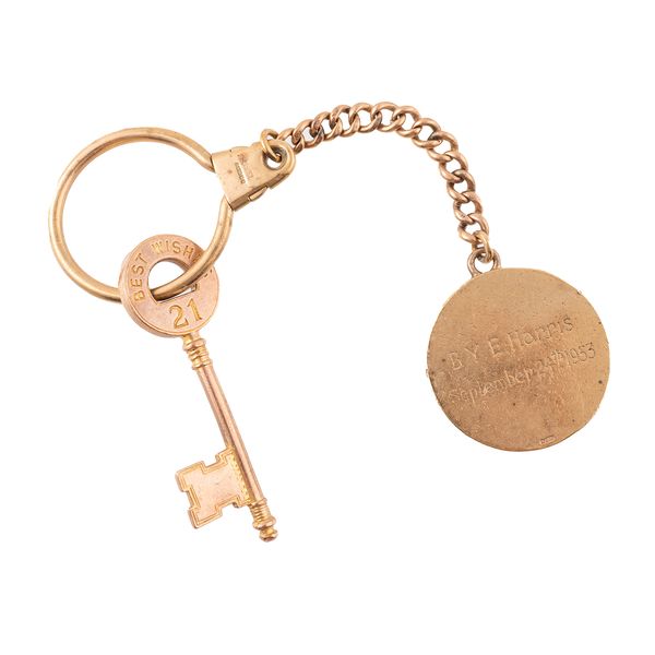 A 9CT GOLD KEYRING AND KEY