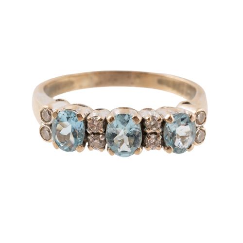 AN AQUAMARINE AND DIAMOND RING