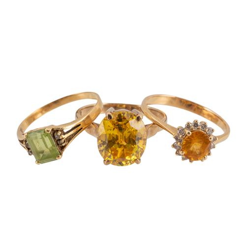 THREE GEMSET RINGS (3)