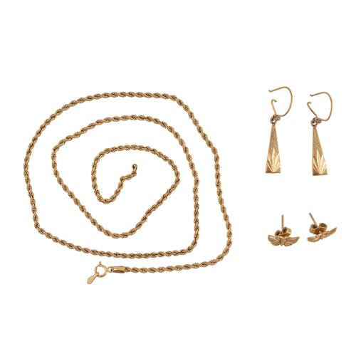 A GROUP OF GOLD JEWELLERY (5)