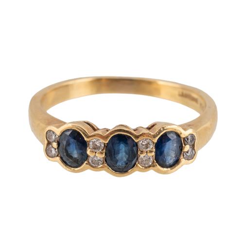 A SAPPHIRE AND DIAMOND RING