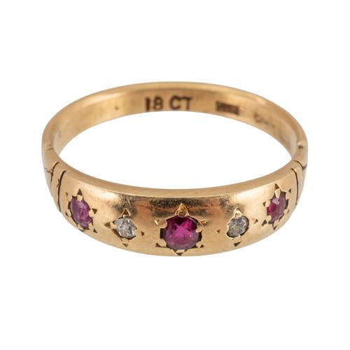 AN 18CT GOLD, RUBY AND DIAMOND SET FIVE STONE RING
