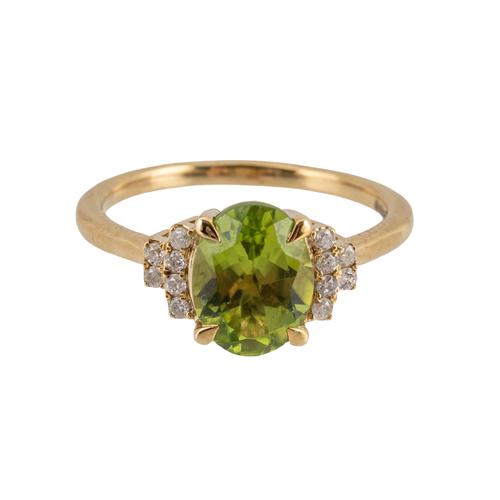 A PERIDOT AND DIAMOND CLUSTER RING