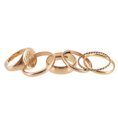 SIX MOSTLY 9CT GOLD RINGS (6)
