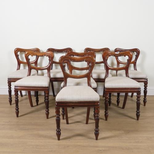 A SET OF EIGHT WILLIAM IV ROSEWOOD FRAMED KIDNEY BACK DINING CHAIRS (8)