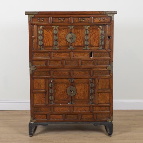 AN EARLY 20TH CENTURY EASTERN EXPORT ELM TWIN SECTION TANZU