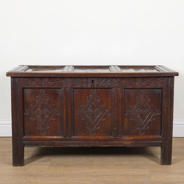 A LATE 17TH CENTURY OAK COFFER