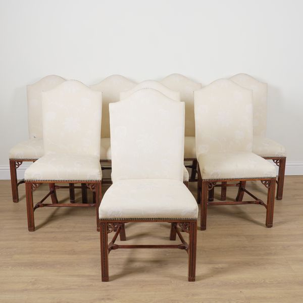 A SET OF EIGHT UPHOLSTERED DINING CHAIR (8)