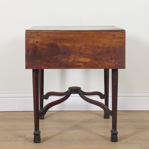 A MID 18TH CENTURY MAHOGANY DROP FLAP PEMBROKE TABLE