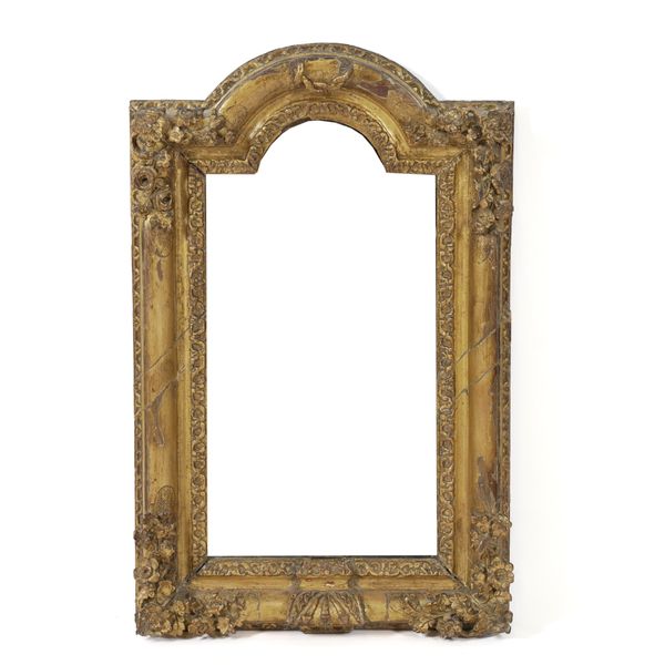 A 19TH CENTURY CONTINENTAL GILT FRAMED ARCH WALL MIRROR