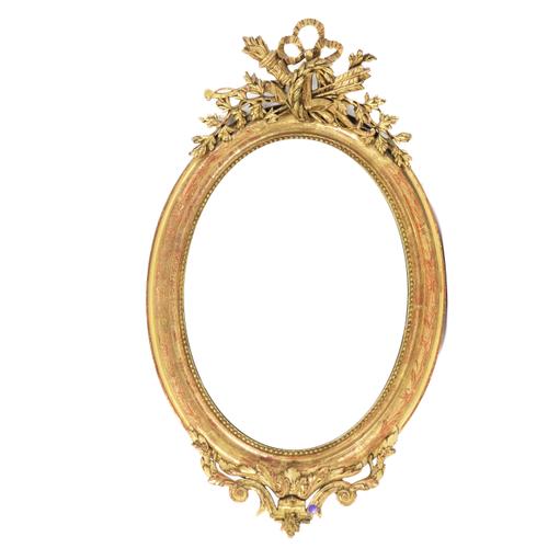 A VICTORIAN GILT FRAMED OVAL WALL MIRROR