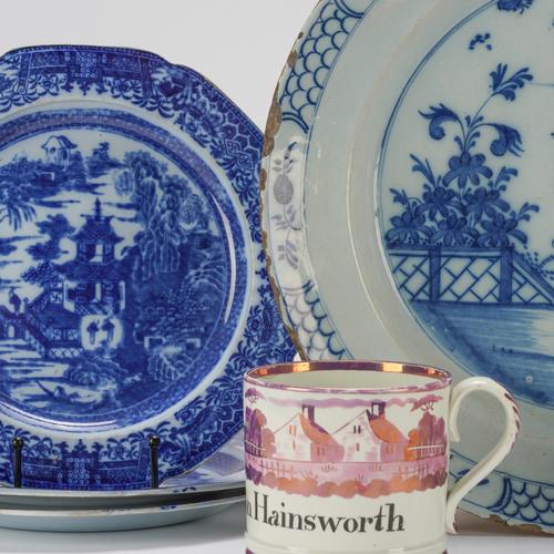 A GROUP OF BRITISH POTTERY (8)