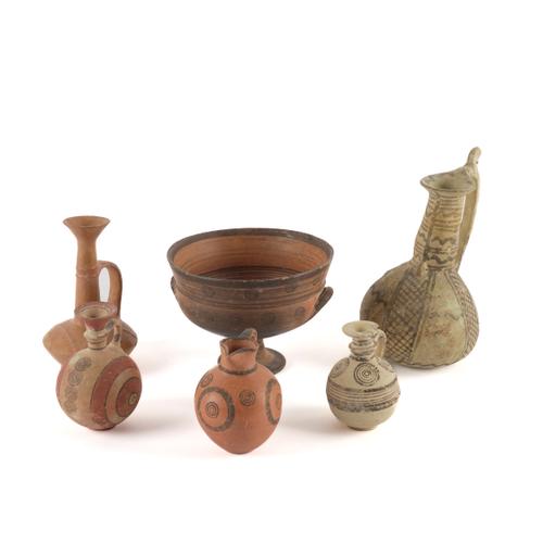A GROUP OF CYPRIOT CYPRO-ARCHAIC VESSELS INCLUDING A BI-CHROME WARE SKYPHOS OR CHALICE (6)