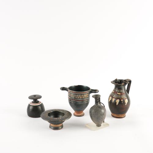A GROUP OF FIVE GREEK / SOUTH ITALIAN WARES INCLUDING A GNATHIAN SKYPHOS AND A CHOUS (5)