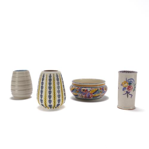 A POOLE POTTERY VASE DESIGNED BY ALFRED READ (4)