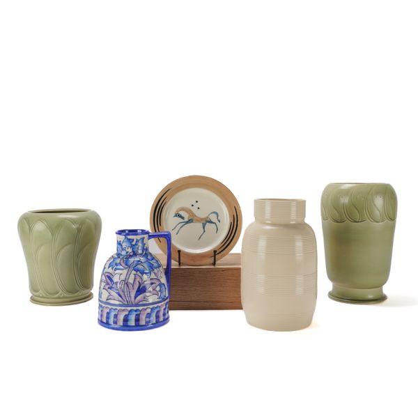 FIVE ITEMS OF 20TH CENTURY BRITISH POTTERY
