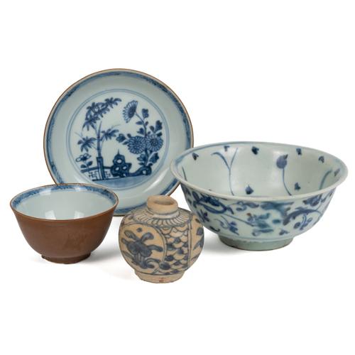 A CHINESE BLUE AND WHITE TEABOWL AND SAUCER FROM THE NANKING CARGO (4)