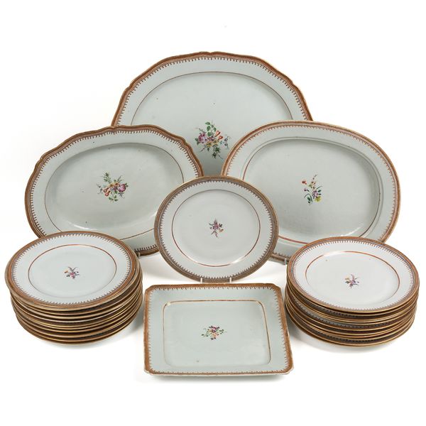 A CHINESE FAMILLE-ROSE EXPORT PORCELAIN PART DINNER SERVICE (29)