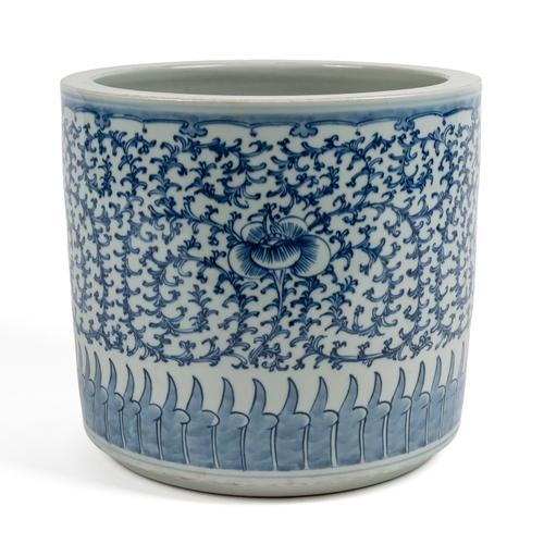 A CHINESE BLUE AND WHITE CYLINDRICAL JARDINIERE