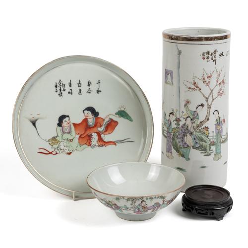 A GROUP OF CHINESE  PORCELAIN (4)