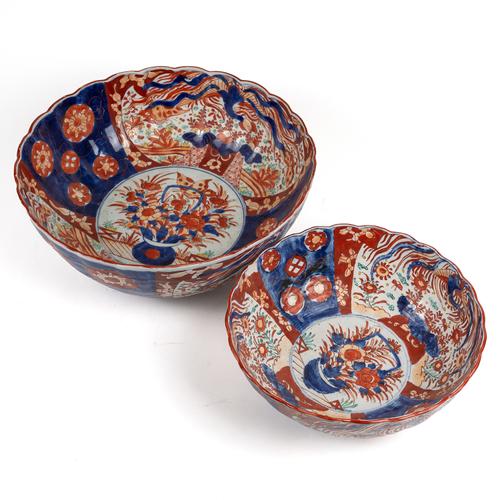 TWO GRADUATED JAPANESE IMARI BOWLS (2)
