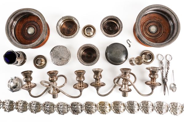 A GROUP OF PLATED WARES (14)