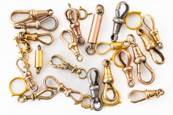 NINE GOLD ALBERT CHAIN CLASPS AND FURTHER METAL CLASPS (QTY)