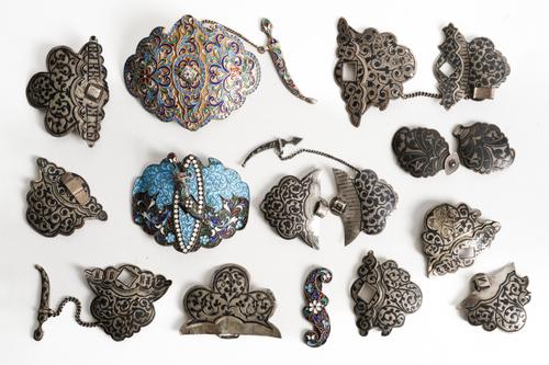 A GROUP OF ENAMELLED AND NIELLO DECORATED BUCKLES (QTY)