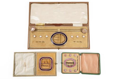 A SILVER AND ENAMELLED BUCKLE AND BUTTON SET AND TWO FURTHER CASED ITEMS (3 )