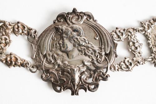 A LADY'S SILVER WAISTBELT