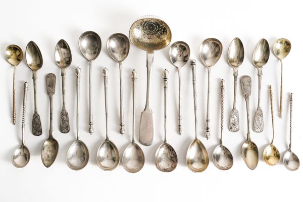 A GROUP OF RUSSIAN FLATWARE (22)