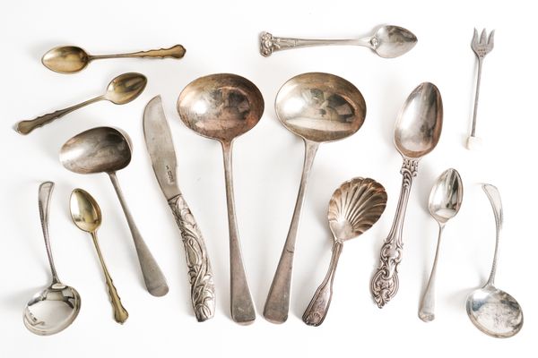 A GROUP OF SILVER TABLE FLATWARE (14)