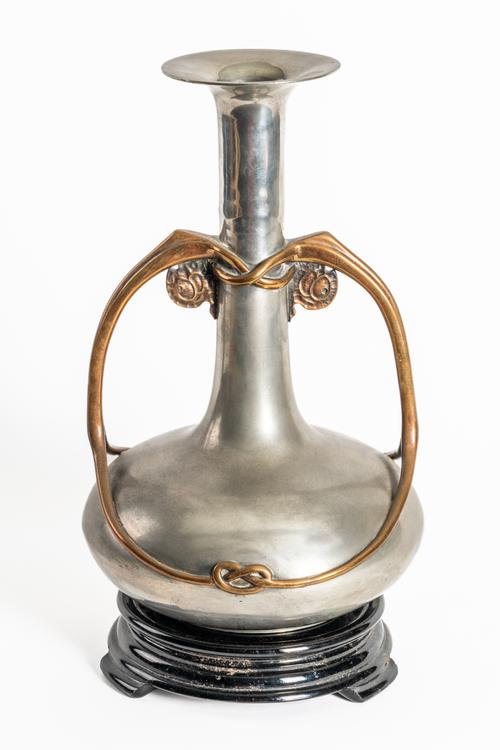 ATTRIBUTED TO ARCHIBALD KNOX OR DAVID VEAZEY FOR LIBERTY & CO: AN ARTS AND CRAFTS TUDRIC TWIN HANDLED VASE