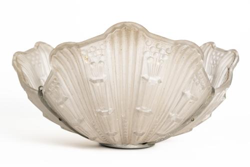 AN ART DECO FROSTED AND MOULDED GLASS HANGING LIGHT (2)