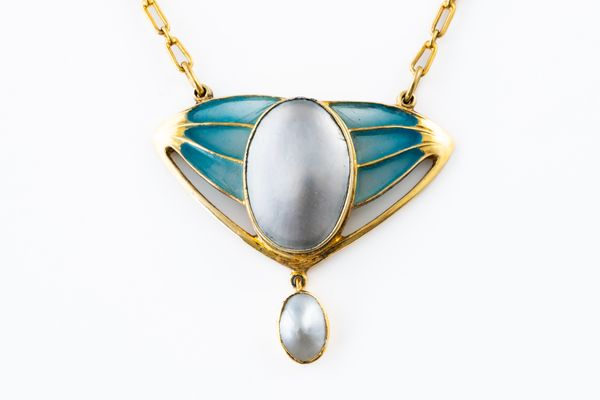 LEVINGER & BISSINGER: AN ART NOUVEAU PENDANT NECKLACE