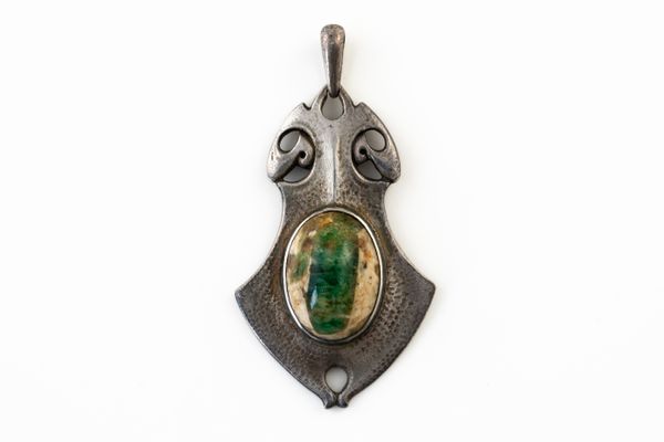 AN ART NOUVEAU HAMMERED SILVER PENDANT