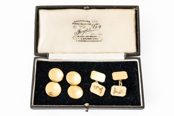 TWO PAIRS OF 18CT GOLD CUFFLINKS (4)