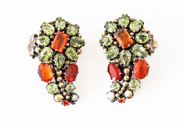 ATTRIBUTED TO DORRIE NOSSITER: A PAIR OF GEMSET EARRINGS (2)