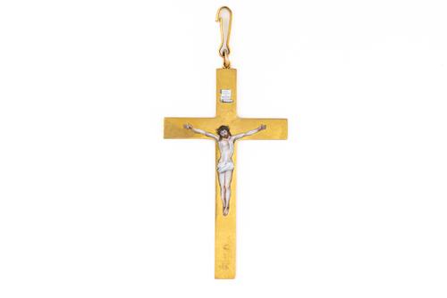 AN EARLY 20TH CENTURY GOLD AND ENAMEL CRUCIFIX