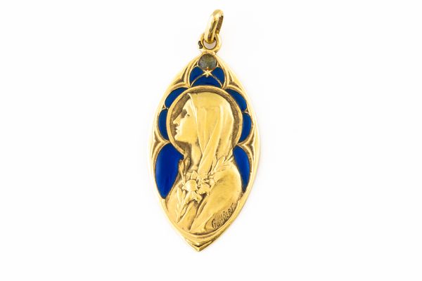 A FRENCH GOLD AND PLIQUE-À-JOUR ENAMEL PENDANT