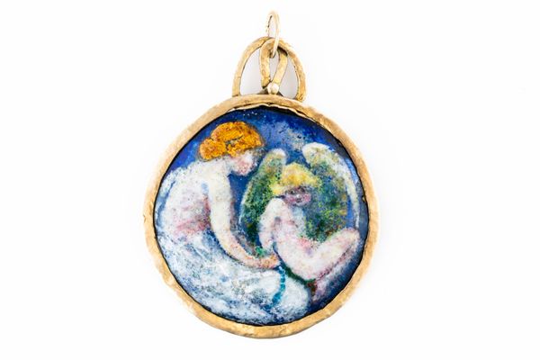 A LARGE ART NOUVEAU ENAMEL PENDANT