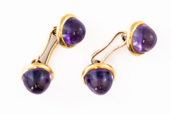 A PAIR OF AMETHYST CUFFLINKS (2)