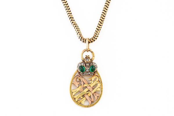 A GOLD, EMERALD AND DIAMOND PENDANT NECKLACE