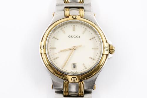 A GUCCI GILT METAL AND STEEL GENTLEMAN'S BRACELET WRISTWATCH