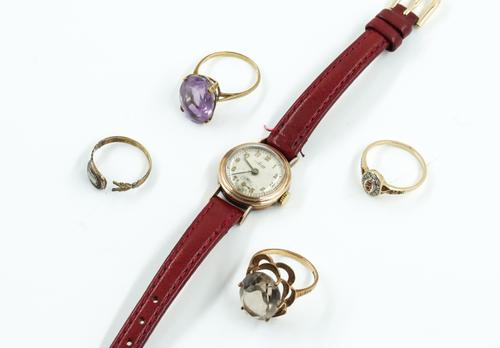FOUR RINGS AND AN AVIA LADY'S WRISTWATCH (5)