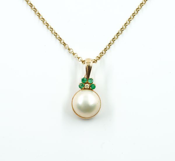 AN EMERALD AND PEARL PENDANT