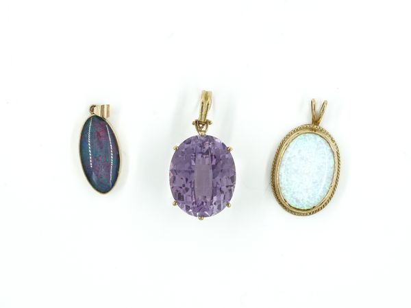 AN AMETHYST PENDANT AND TWO OTHERS (3)