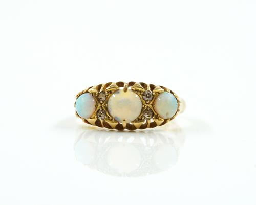 A GOLD, OPAL AND DIAMOND RING