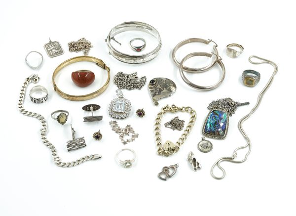 MOSTLY SILVER JEWELLERY (28)