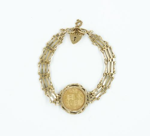 A HALF SOVEREIGN BRACELET
